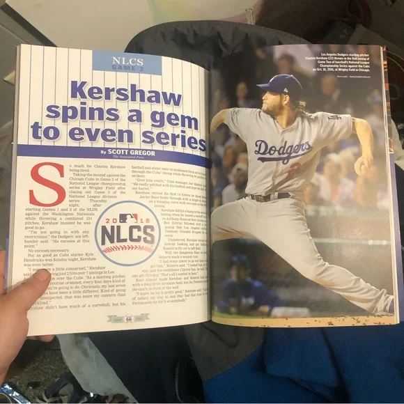 Chicago Cubs Special Commemorative Issue Magazine - Picture 2 of 6